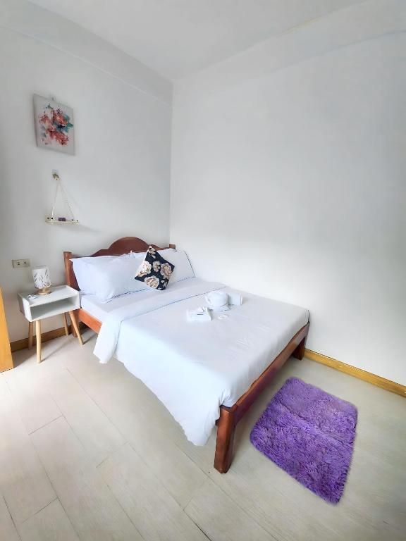Uma cama ou camas num quarto em Sunset Paradise Moalboal