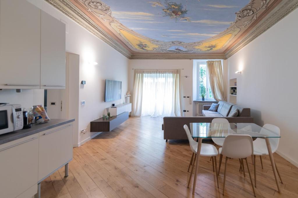 A kitchen or kitchenette at Il giardino di Luy Apartment