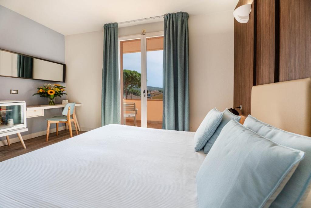 Posteľ alebo postele v izbe v ubytovaní Hotel Riva del Sole