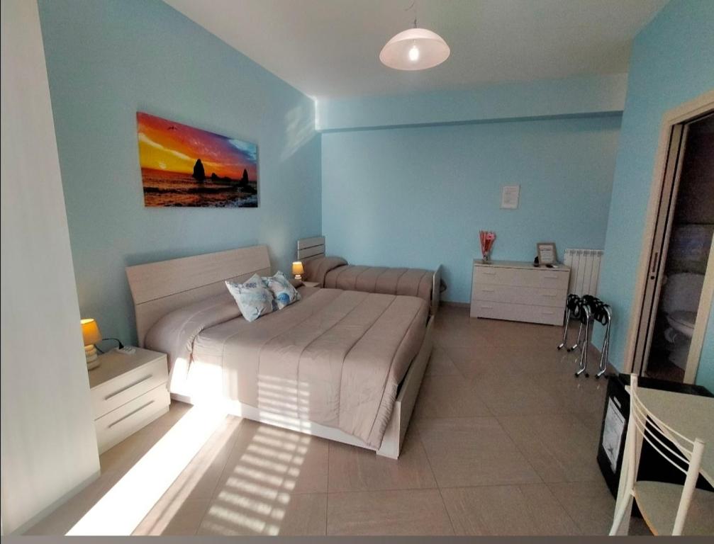 Postel nebo postele na pokoji v ubytování B&B la spiaggetta di Stazzo