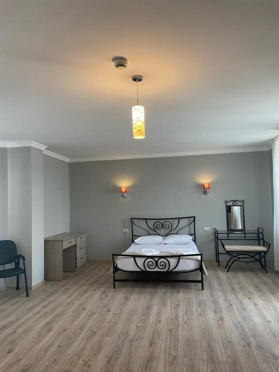 Postel nebo postele na pokoji v ubytování Argo Hotel