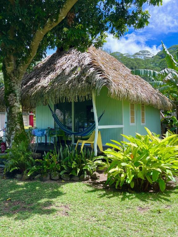 Сад в Linareva Moorea Beach Resort