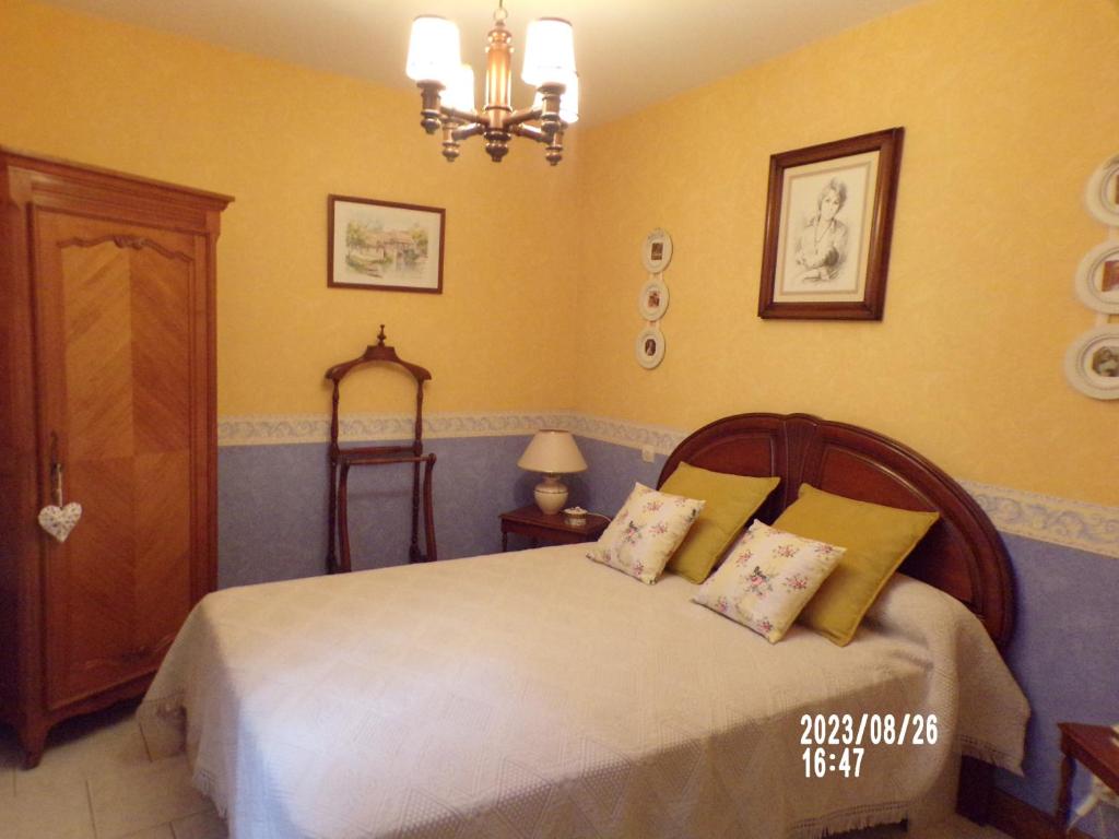 Postel nebo postele na pokoji v ubytování Le Chandelier