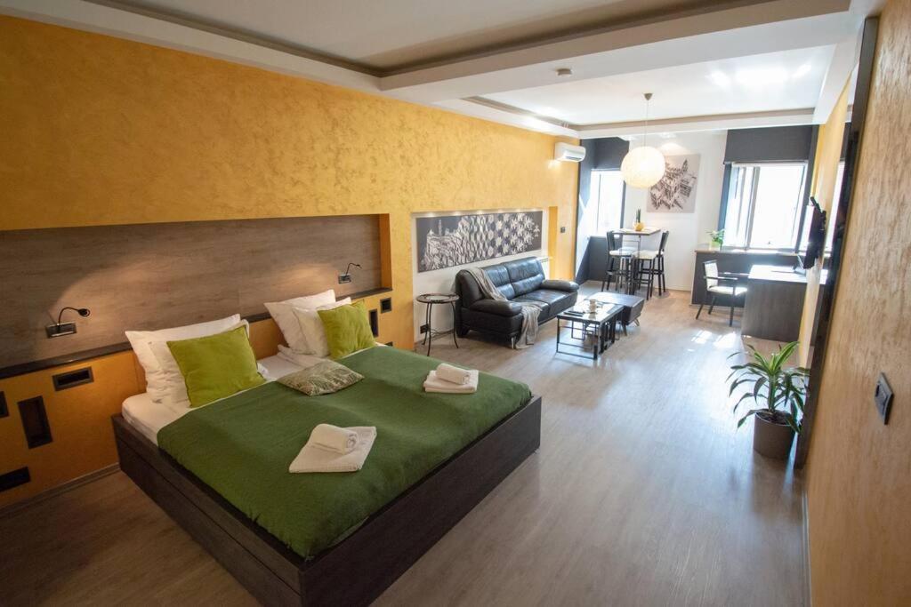 Green Central Studio - Hizvo