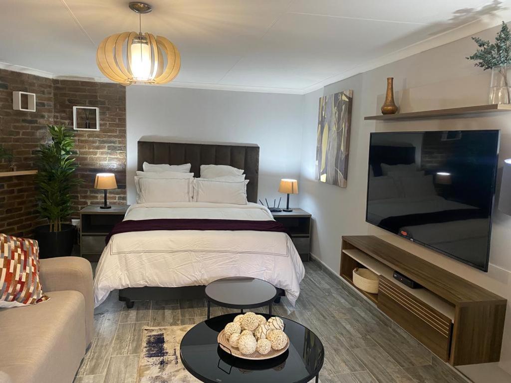 the curve apartment Unit 8, Johannesburg (updated prices 2024)