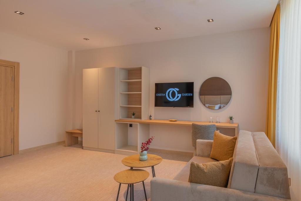 TV a/nebo společenská místnost v ubytování Hotel Osetia Garden