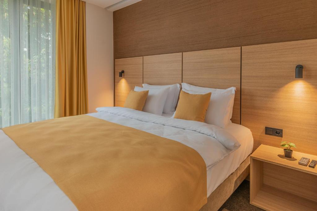 Postel nebo postele na pokoji v ubytování Hotel Osetia Garden