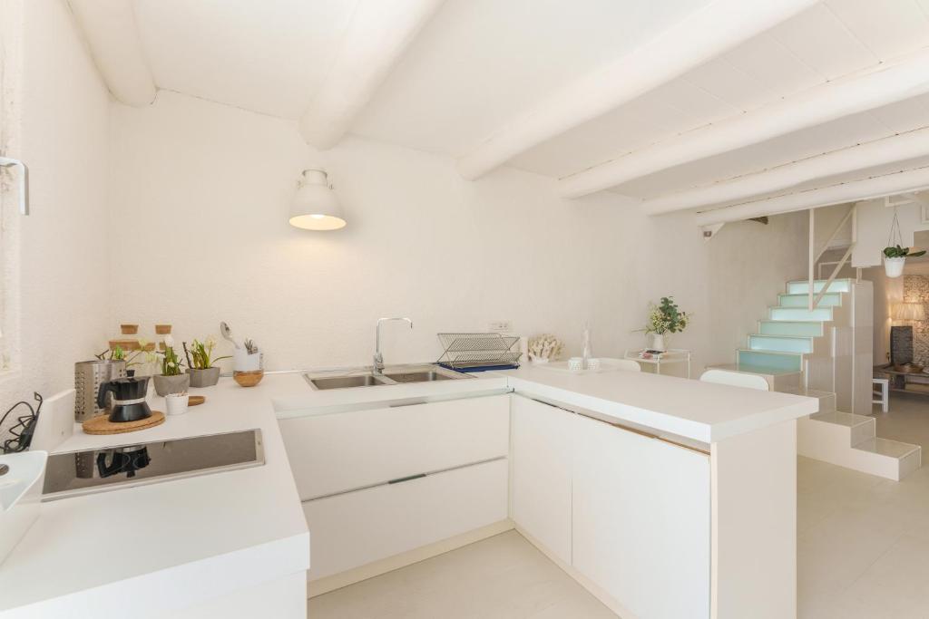 A kitchen or kitchenette at Casa Clelia