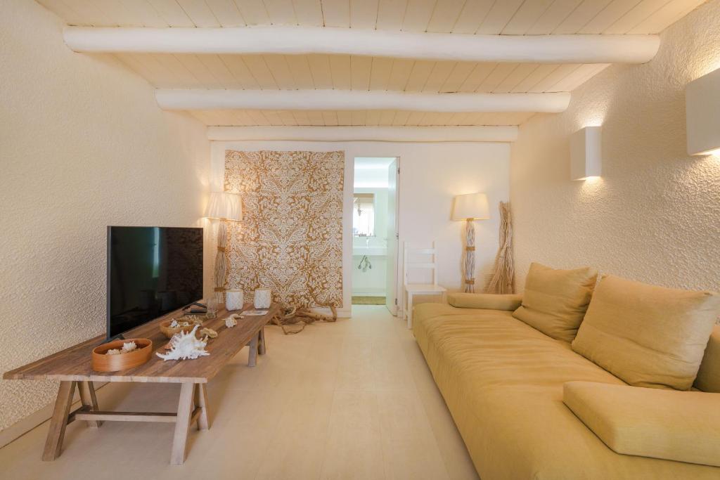 A television and/or entertainment centre at Casa Clelia