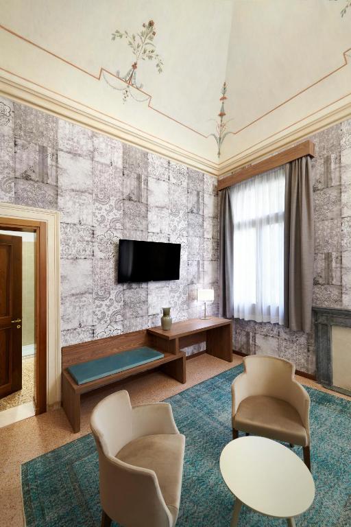 TV a/nebo společenská místnost v ubytování Palazzo Scamozzi