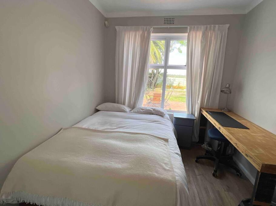 Łóżko lub łóżka w pokoju w obiekcie Tranquil haven 4km from beach