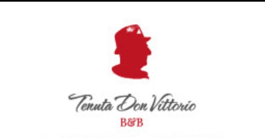 サンニコーラにあるTenuta Don Vittorio B&Bの鳥獣絵