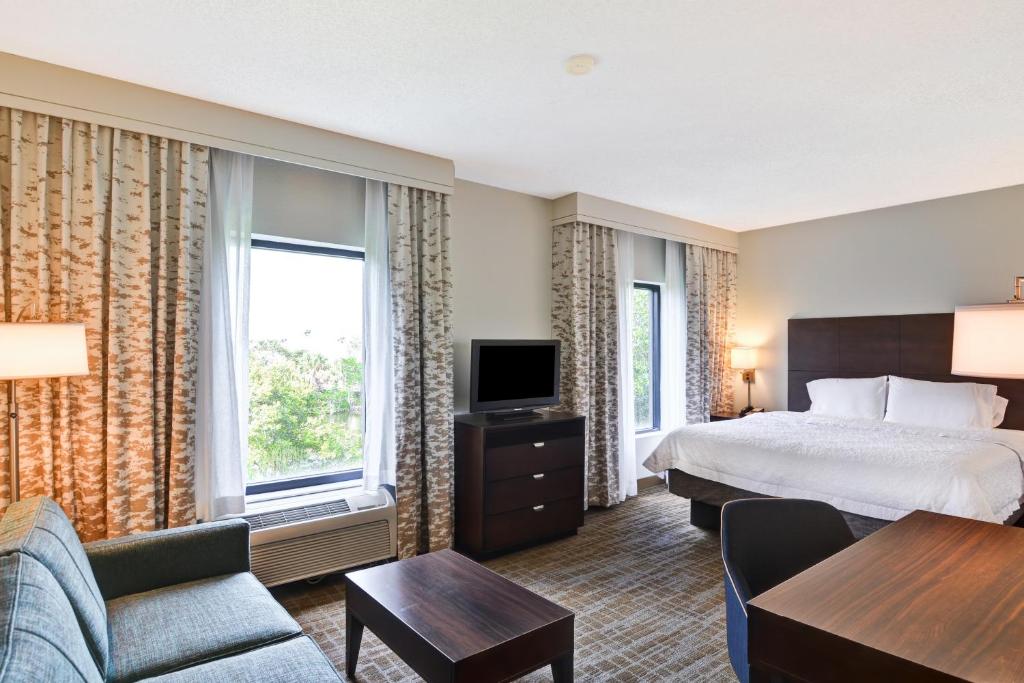 Hampton Inn & Suites Boynton Beach - King Room - Accesso Uditivo/non Fumatori
