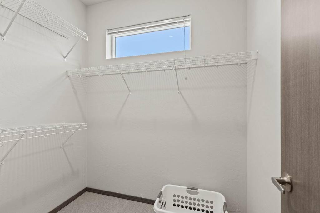Koupelna v ubytování Brand New 3BD 2 5BTH Triplex Unit Near Downtown