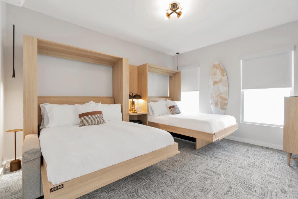 Postel nebo postele na pokoji v ubytování The St Laurent Guest Rooms