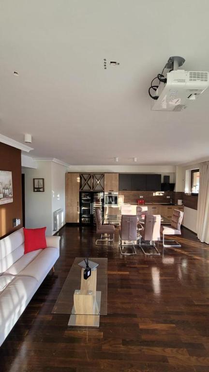 Snagov Lake Sonnio Properties - Sala Familiar Con Vista Al Lago