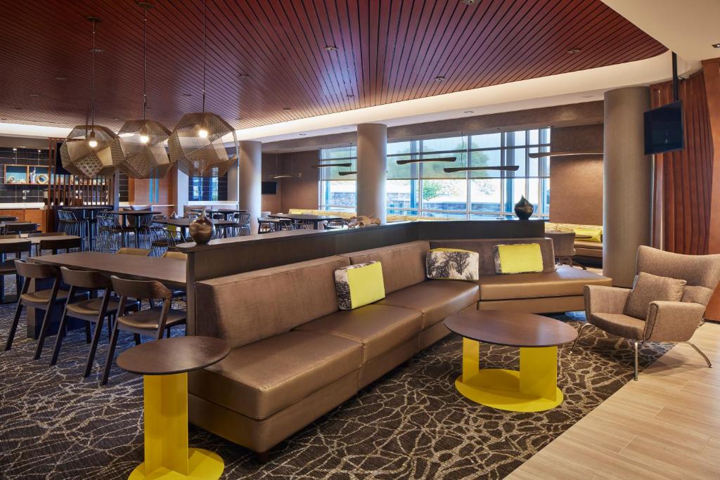 Posezení v ubytování SpringHill Suites by Marriott Frederica