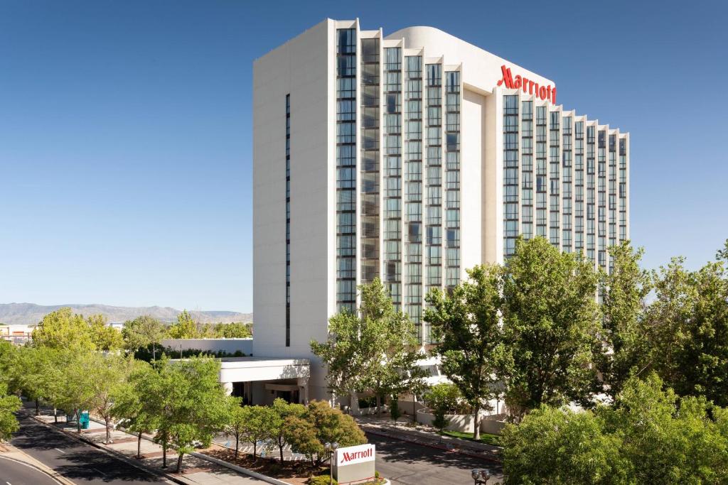 una representación del gran hotel y casino Mgm en Marriott Albuquerque, en Albuquerque