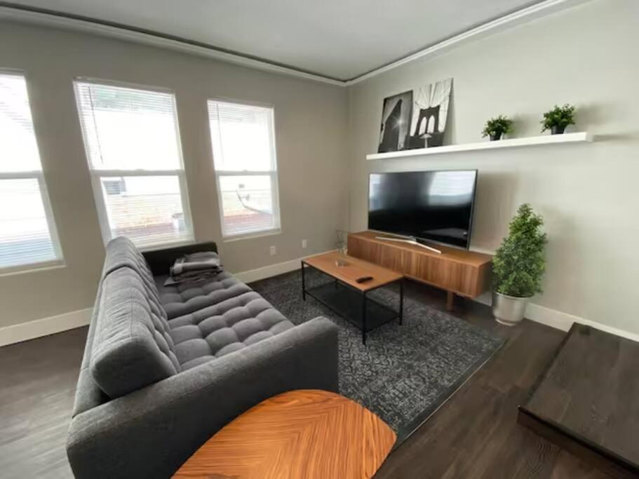 Cute Modern Apartment in Downtown Omaha, Omaha Updated 2023 Prices