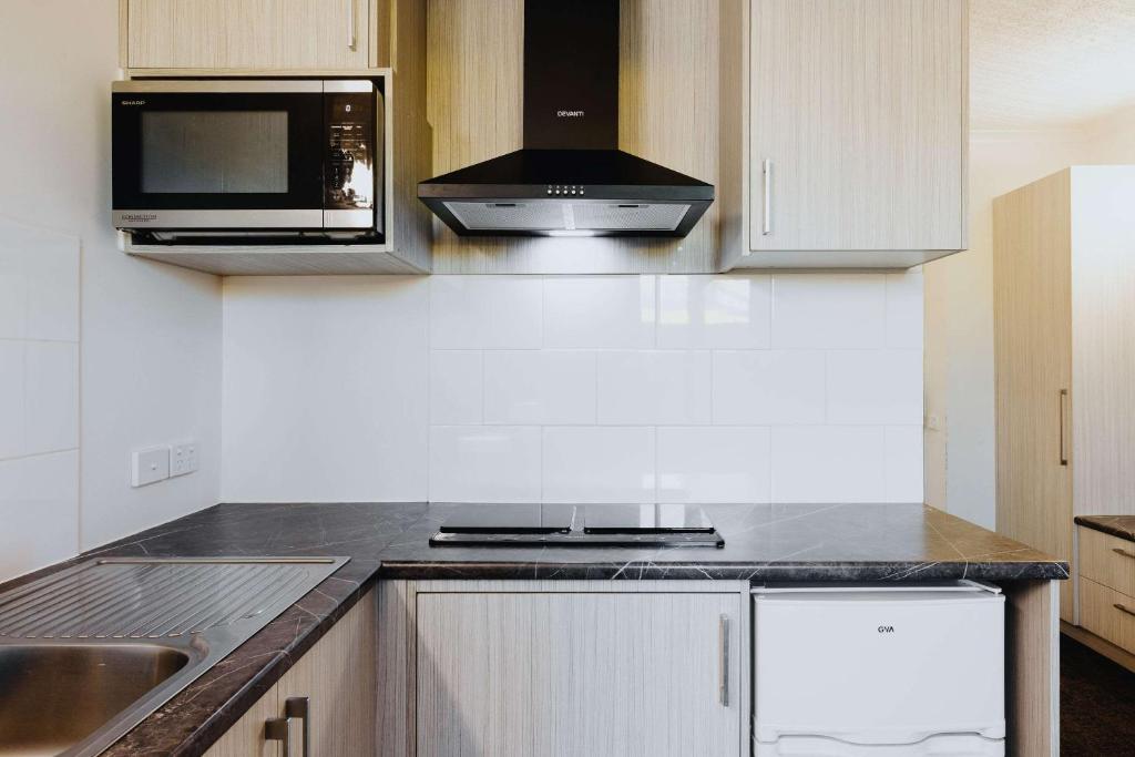Kuchyň nebo kuchyňský kout v ubytování Comfort Inn Traralgon