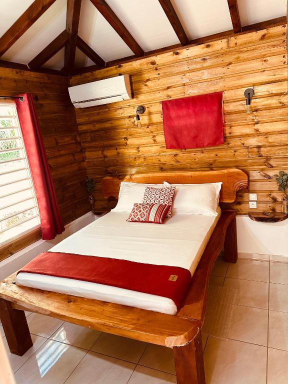Postel nebo postele na pokoji v ubytování Honey House
