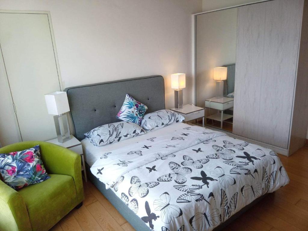 Postel nebo postele na pokoji v ubytování Comfy+ by ARH KLCC