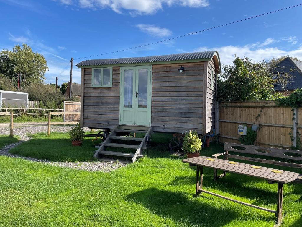 a tiny house in a yard with a picnic table at The Hut in Langstone