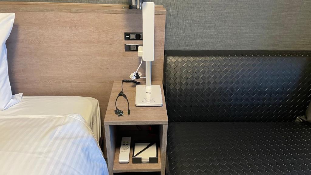 Postel nebo postele na pokoji v ubytování Hotel Route Inn Ohi Takahama