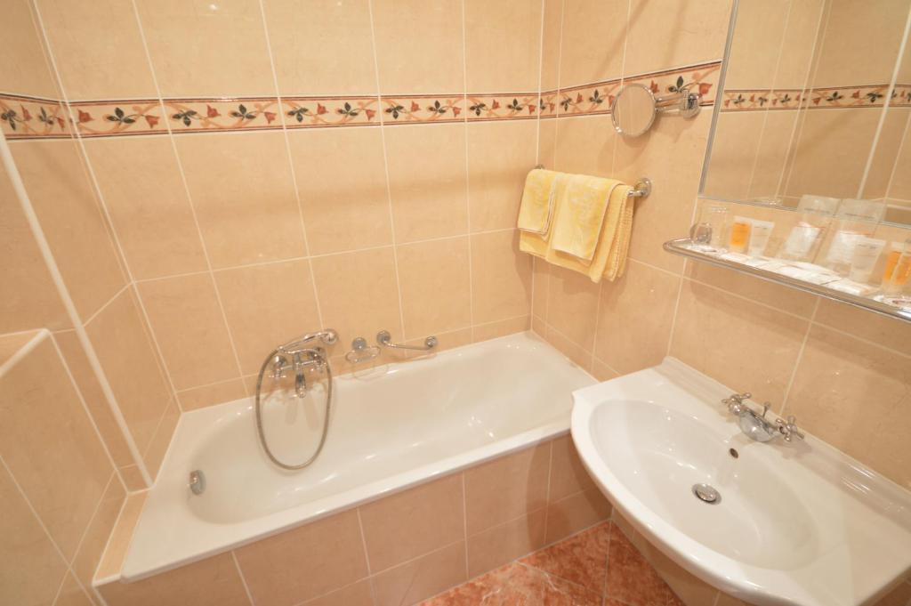 Koupelna v ubytování Grandhotel Garni