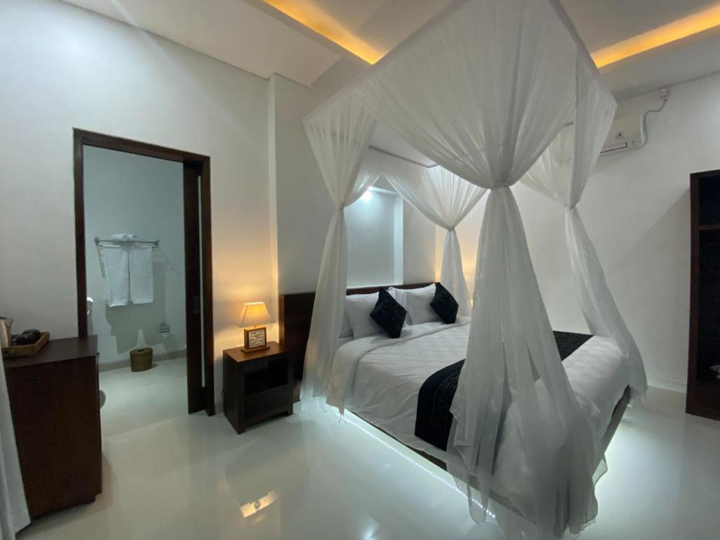Postel nebo postele na pokoji v ubytování Namika Villas Ubud