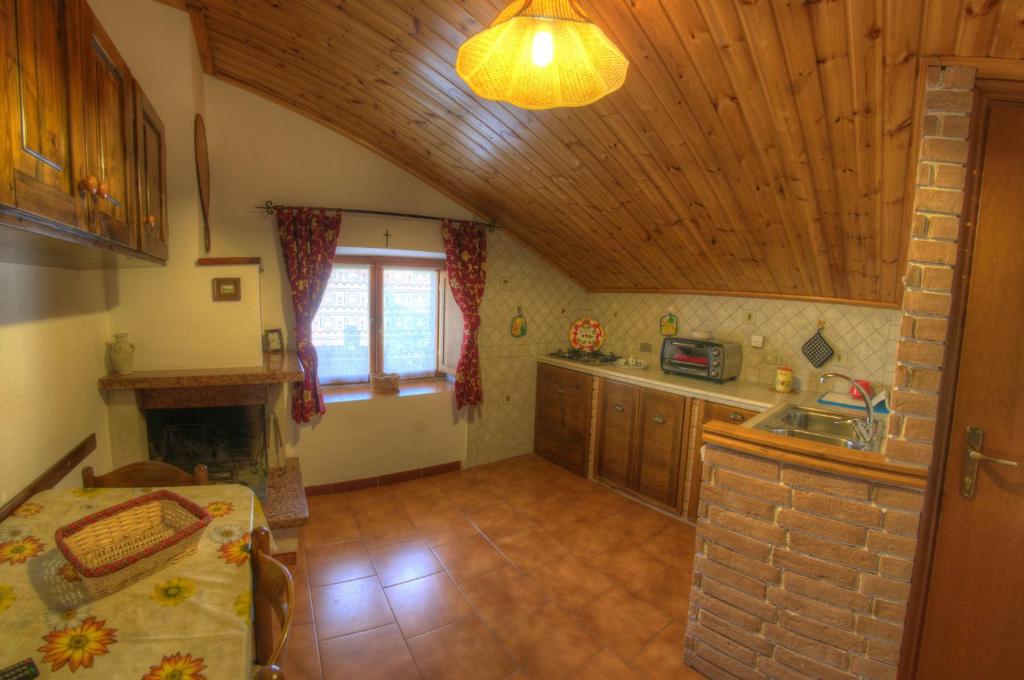 Kuchyň nebo kuchyňský kout v ubytování Appartamenti De Sanctis