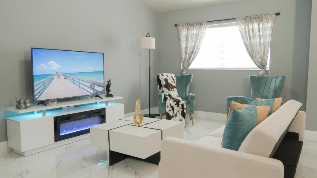 Naples Paradise 2 Bedrooms House, Golden Gate (updated prices 2024)