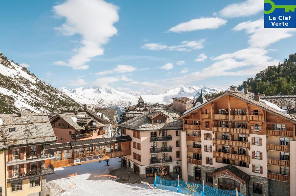 a view of a town with snow covered mountains at Résidence Pierre & Vacances Premium Arc 1950 Le Village in Arc 1950