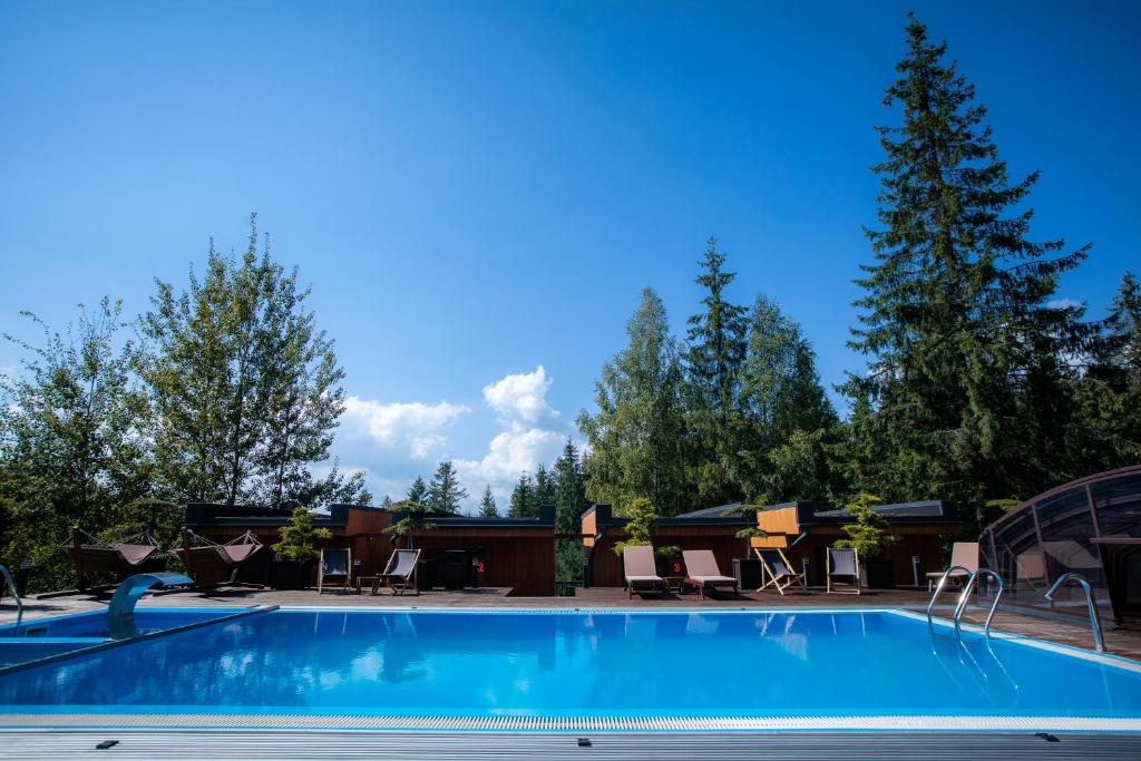 Bazén v ubytování Ego Hotel Буковель nebo v jeho okolí