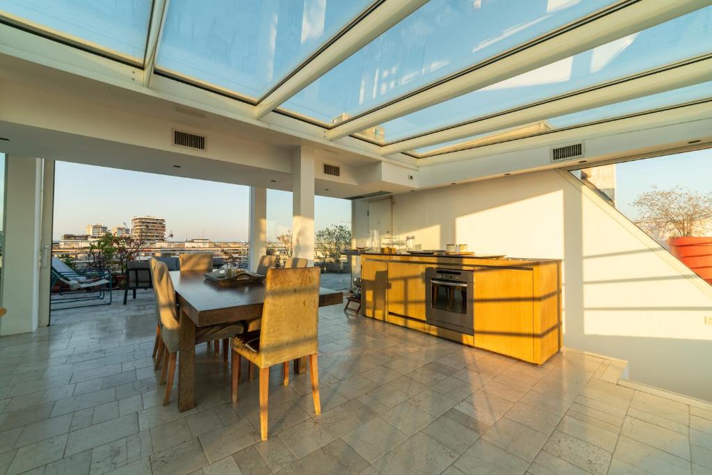 A kitchen or kitchenette at Luxury Penthouse with Stunning View and Hammam