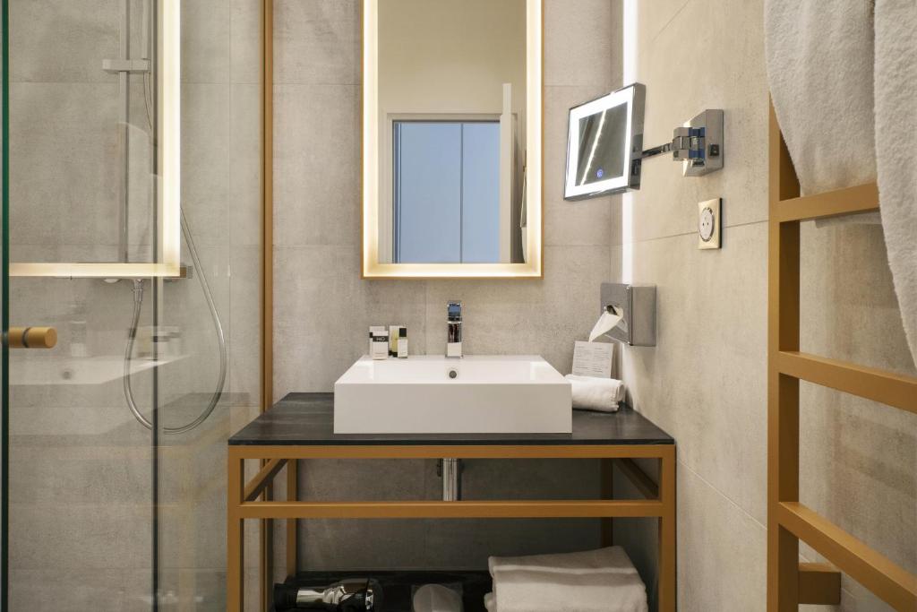 Vestay Montaigne - 18