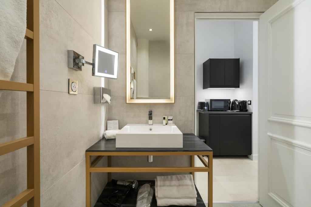 Vestay Montaigne - 11