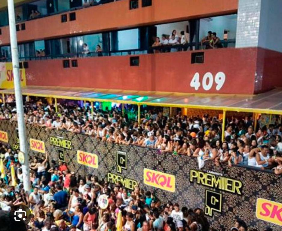 Farol Barra Flat. Vista Mar no Circuito do Carnaval . Em frente a praia.