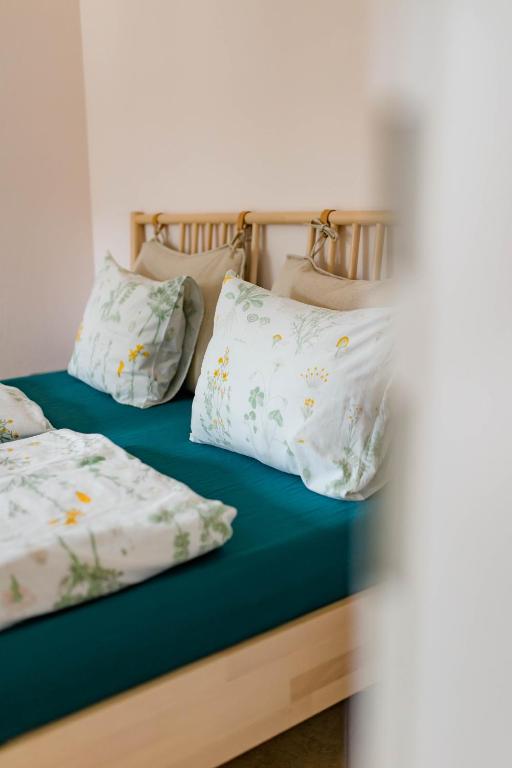 Postel nebo postele na pokoji v ubytování Tauglerei Appartement Bernstein in den Zauberbergen