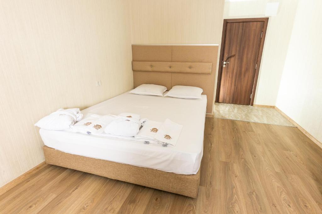 Postel nebo postele na pokoji v ubytování Hotel Nikol