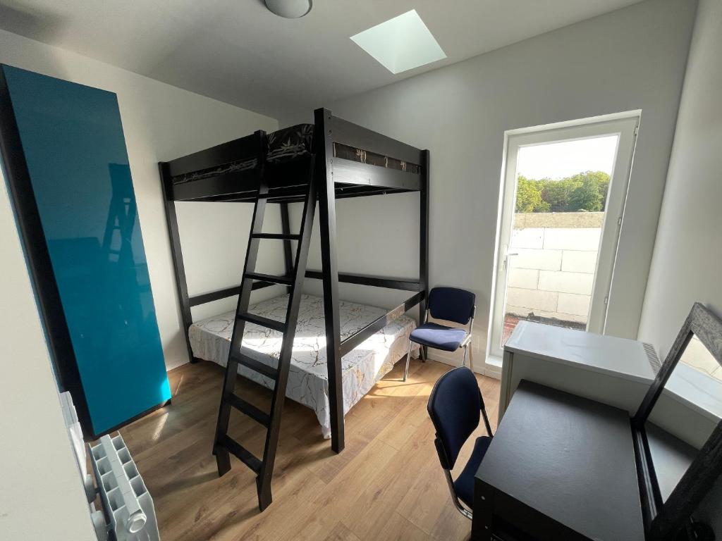 a room with two bunk beds and a desk at Rooftop vue sur le Stade de France in Saint-Denis
