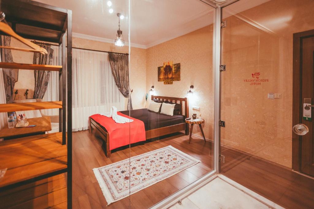 Pigeon Valley Stone House - 4