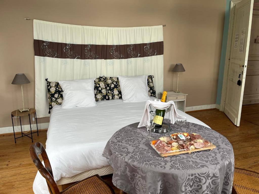 Postel nebo postele na pokoji v ubytování B&B Le Manoir de la Douve
