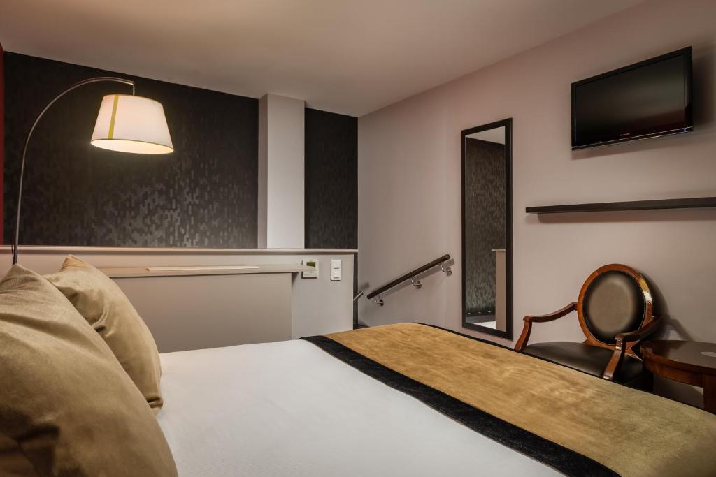 Hôtel des Deux Avenues - Resim 25