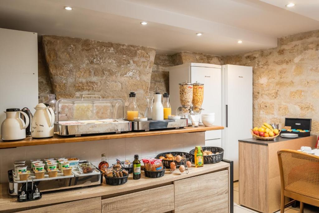 Hôtel des Deux Avenues - Resim 28