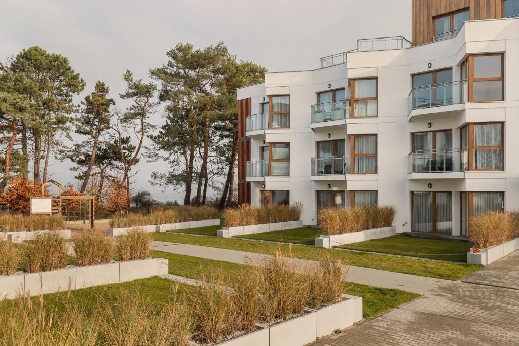 Vonkajšia záhrada v ubytovaní LET'S SEA - 2 Bedroom - Premium Baltic Apartment with Front Sea View Garden and SPA access