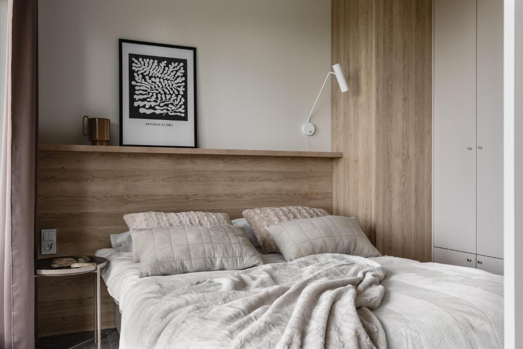 Posteľ alebo postele v izbe v ubytovaní LET'S SEA - 2 Bedroom - Premium Baltic Apartment with Front Sea View Garden and SPA access