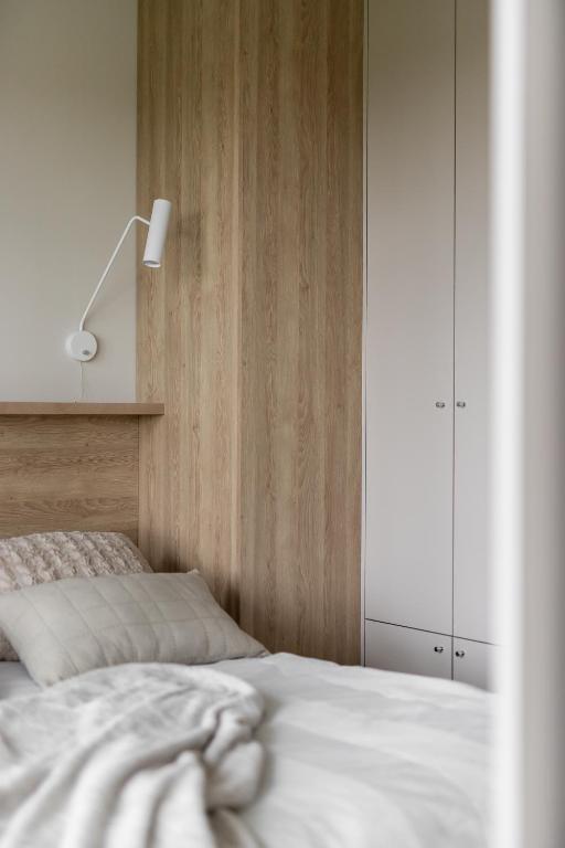 Posteľ alebo postele v izbe v ubytovaní LET'S SEA - 2 Bedroom - Premium Baltic Apartment with Front Sea View Garden and SPA access