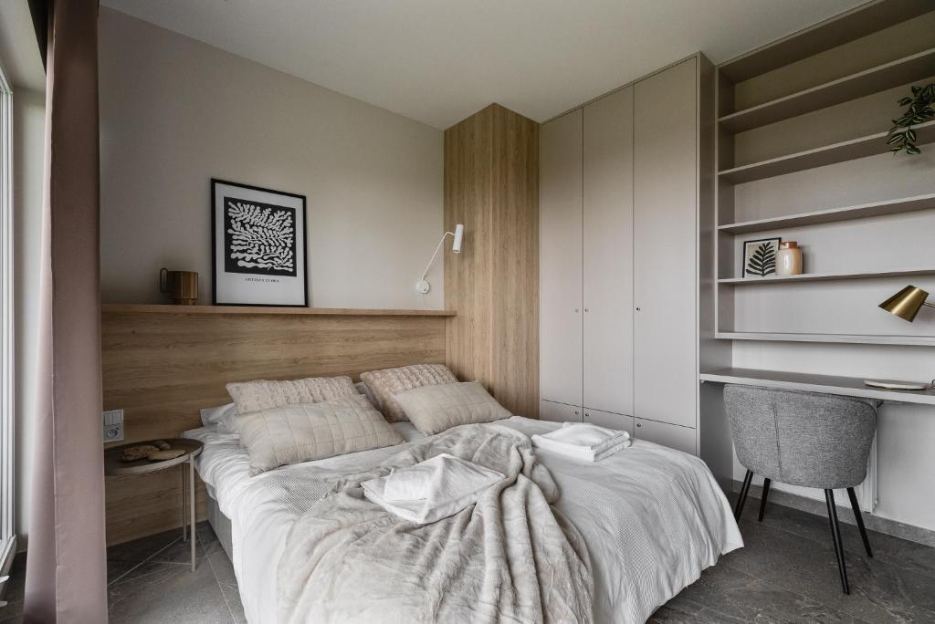 Posteľ alebo postele v izbe v ubytovaní LET'S SEA - 2 Bedroom - Premium Baltic Apartment with Front Sea View Garden and SPA access
