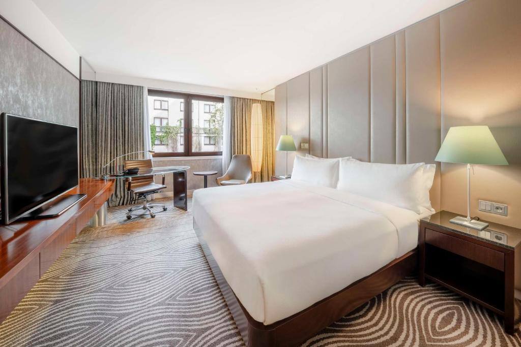 Hilton Berlin - キングルーム 中庭ビュー